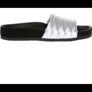 Isabel Marant  Hellea metallic silver slides